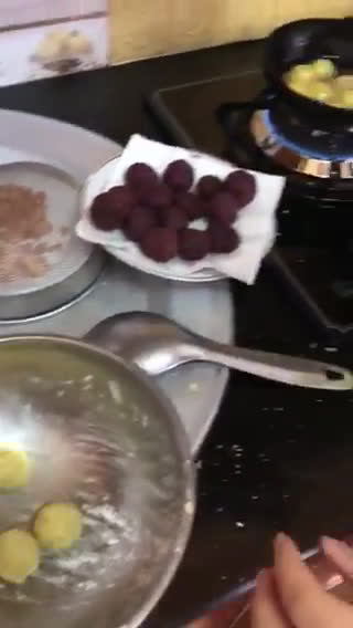 Hình bước làm 8 của món Viên khoai lang tím/vàng (sweet potato balls) ngon ngọt, giòn rụm