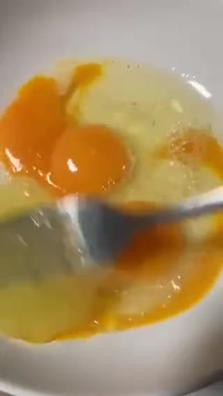 Foto del paso 2 de la receta: Tortilla casi japonesa, mmmm para bocadillos, con aire español