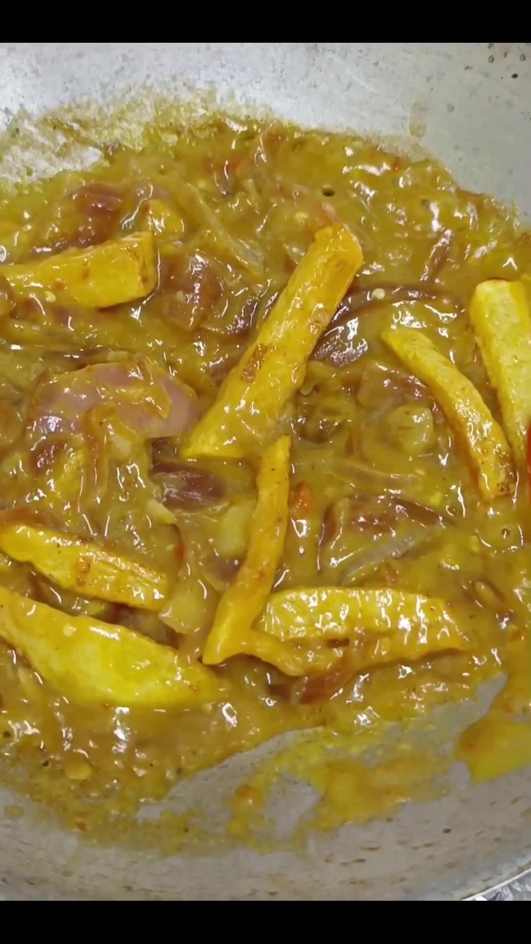 Gambar langkah 3 resipi Kentang Sambal Tempoyak Simple.