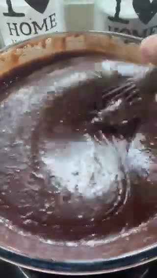 Gambar langkah 4 resipi Kek Coklat Cupcake.