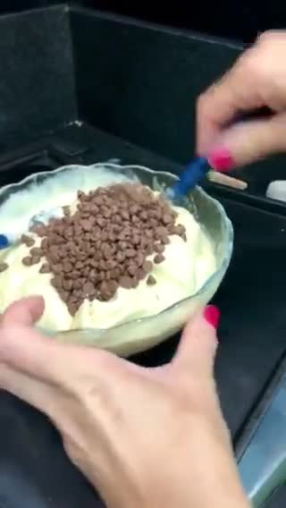 Foto del paso 2 de la receta: Helado de Banana Split Granizado 🍨