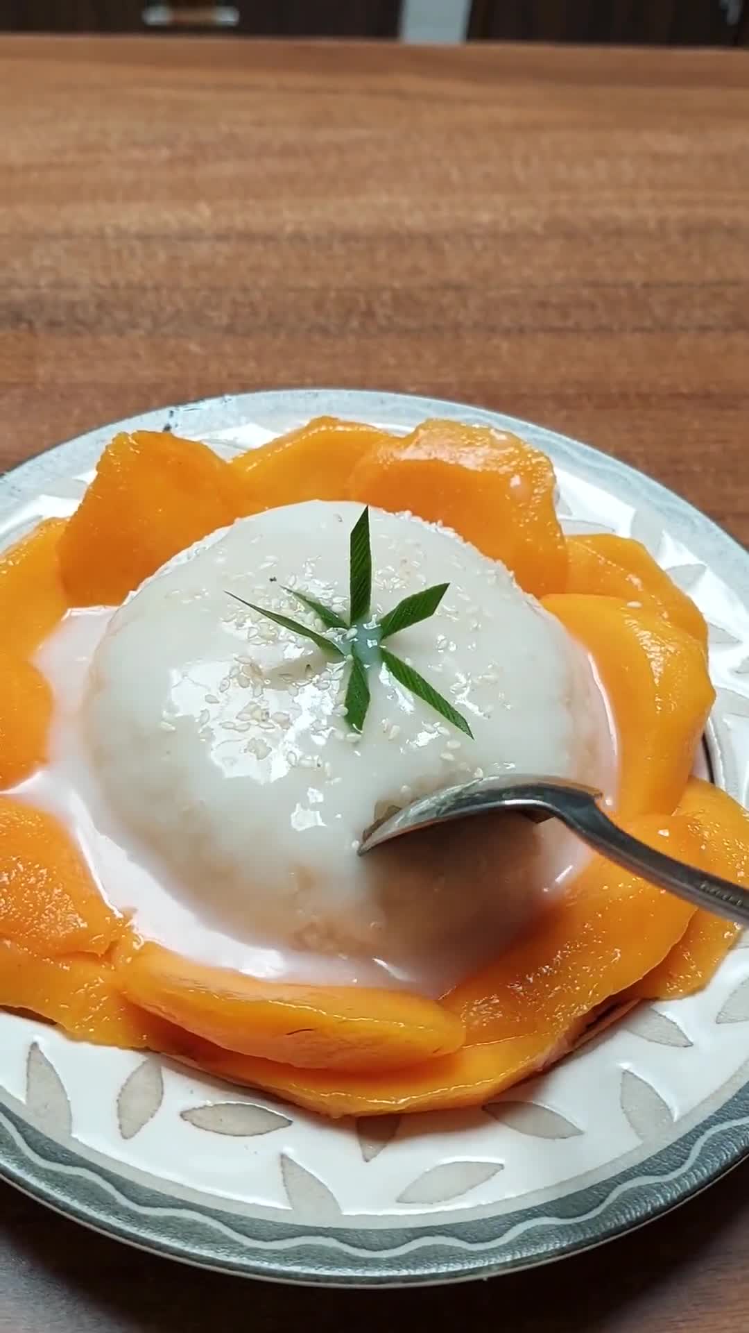 Foto langkah ke 4 dari resep Manggo Sticky Rice.