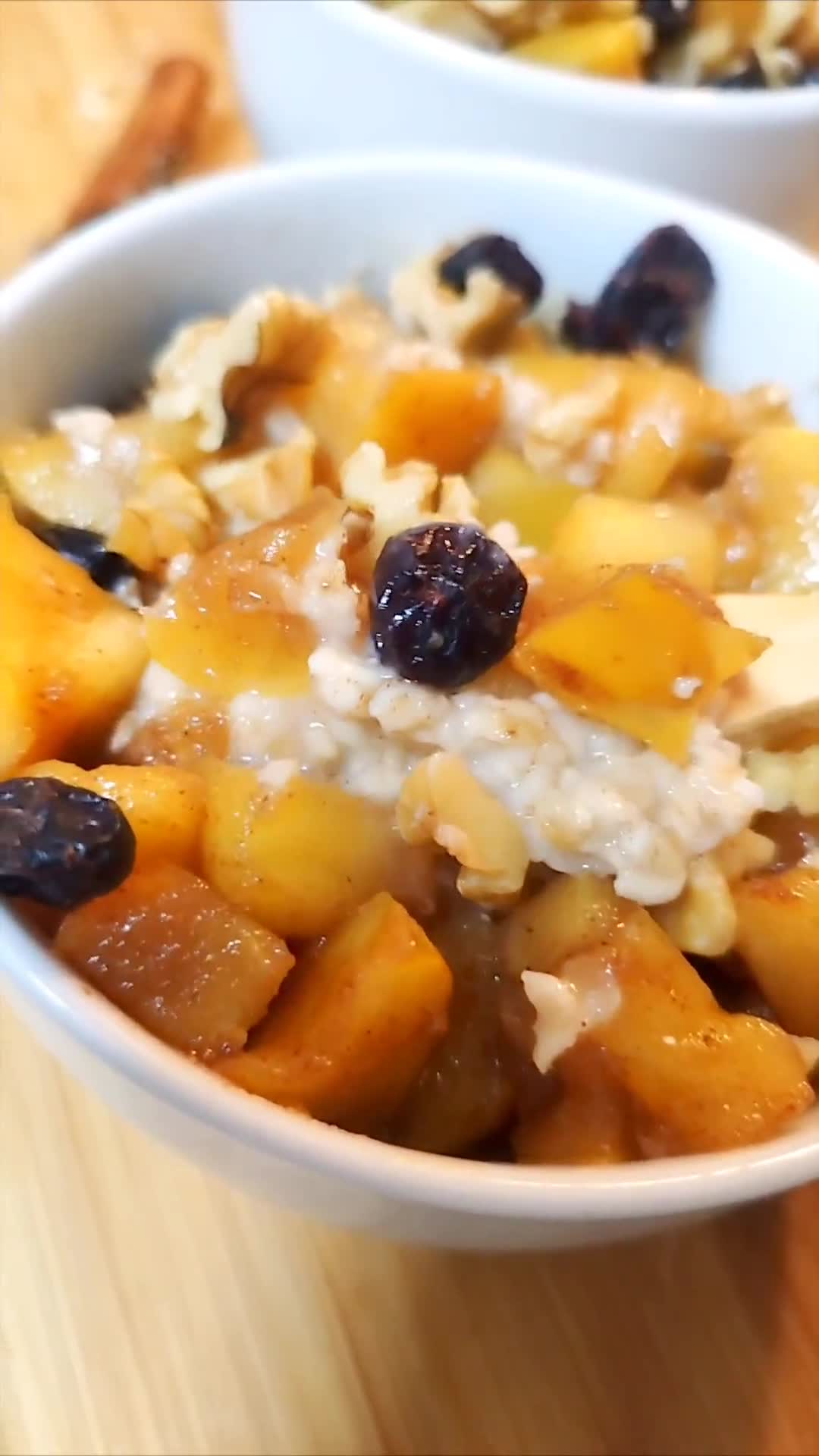 Foto del paso 4 de la receta: Avena con manzana caramelizada, nueces y arándanos