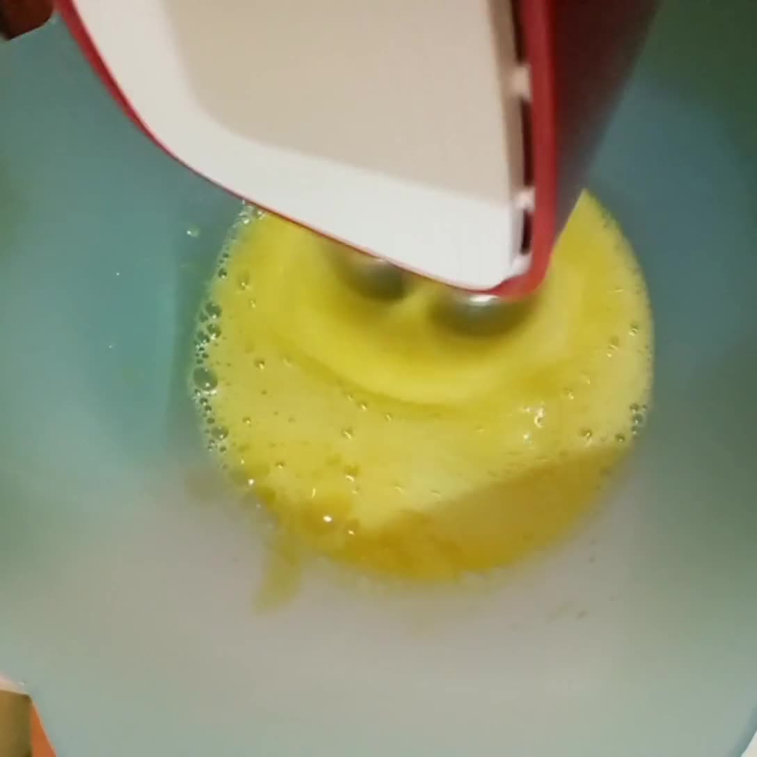 Foto langkah ke 1 dari resep Bolu Kukus Lapis Keju.
