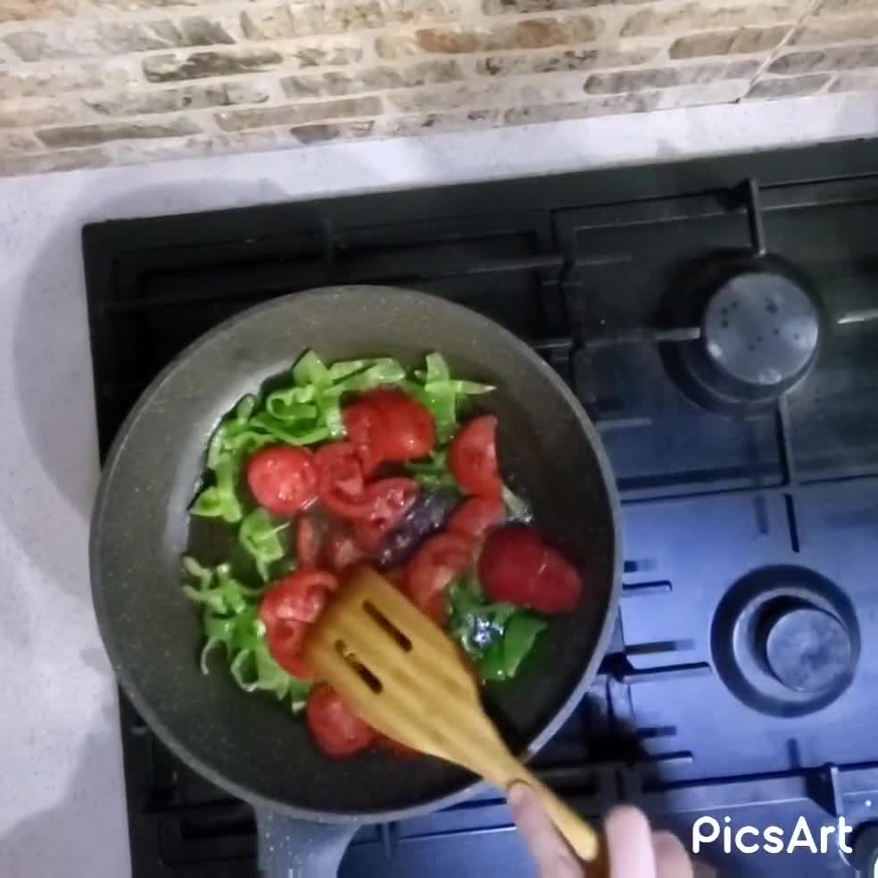 عکس مرحله 1 از دستور املت کالباس