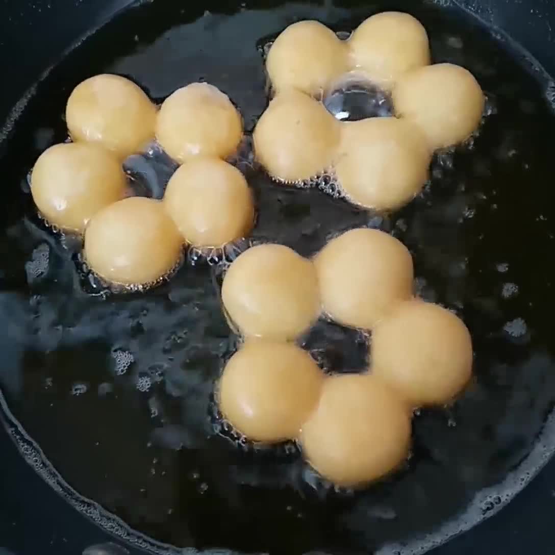 Foto langkah ke 5 dari resep Donat Mochi (Pon de Ring).