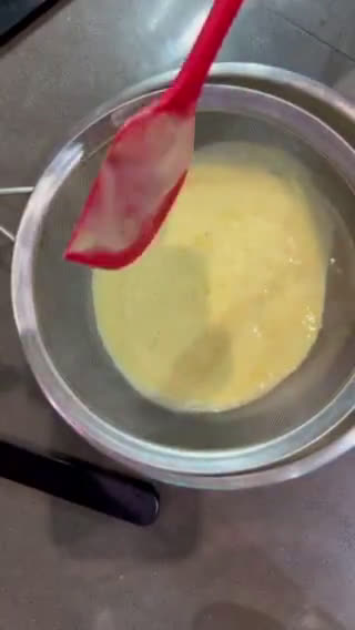 A picture of step 15 of Bavarian cream cake with fruits.