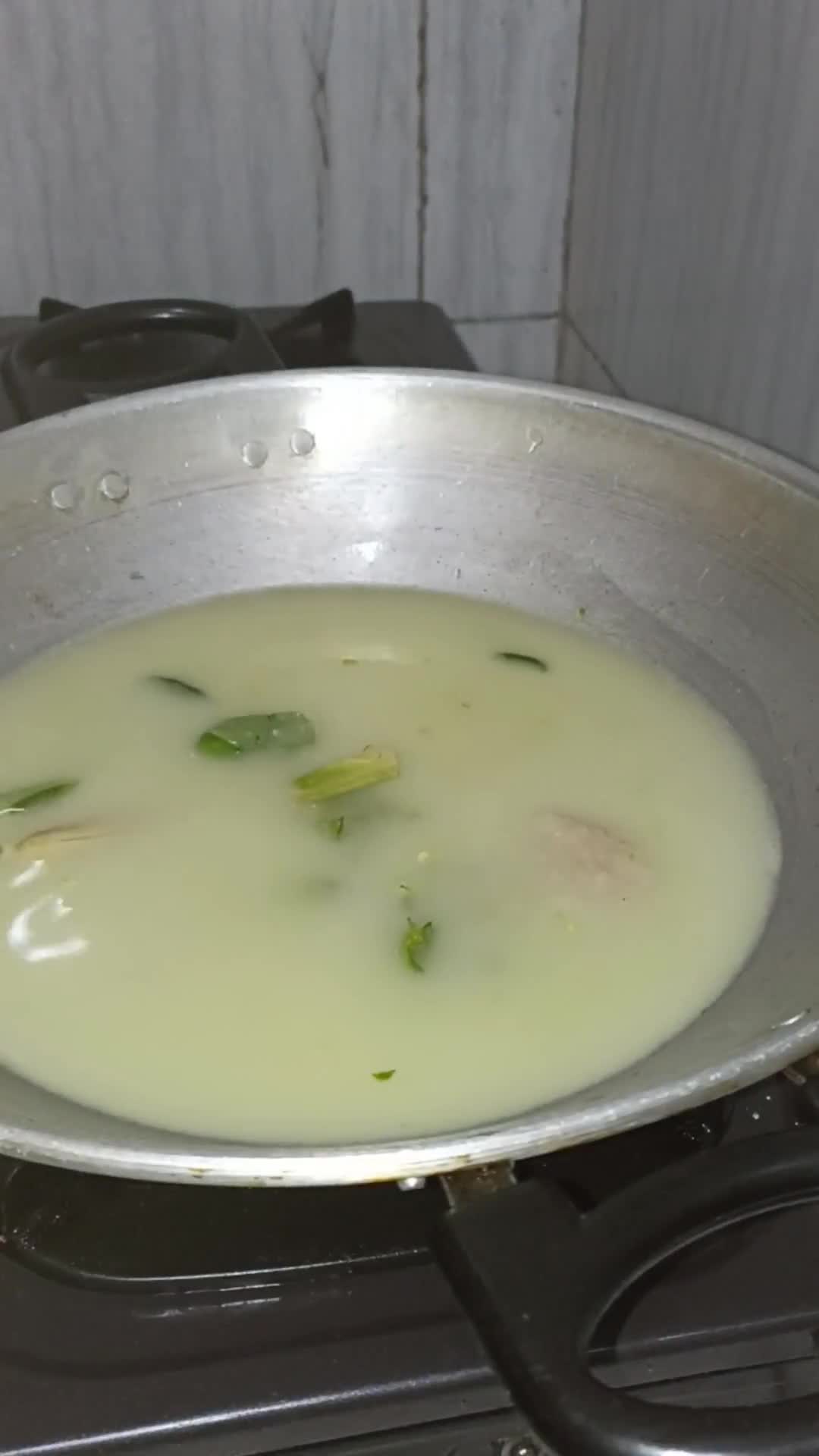 Foto langkah ke 2 dari resep Gulai pakis cabe rawit.