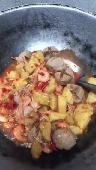 Foto langkah ke 3 dari resep Balado kentang udang baso.