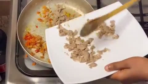 A picture of step 3 of Title:Chicken pancake wrap.