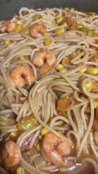 Foto del paso 4 de la receta: Espaguetis de salsa roja con camarones