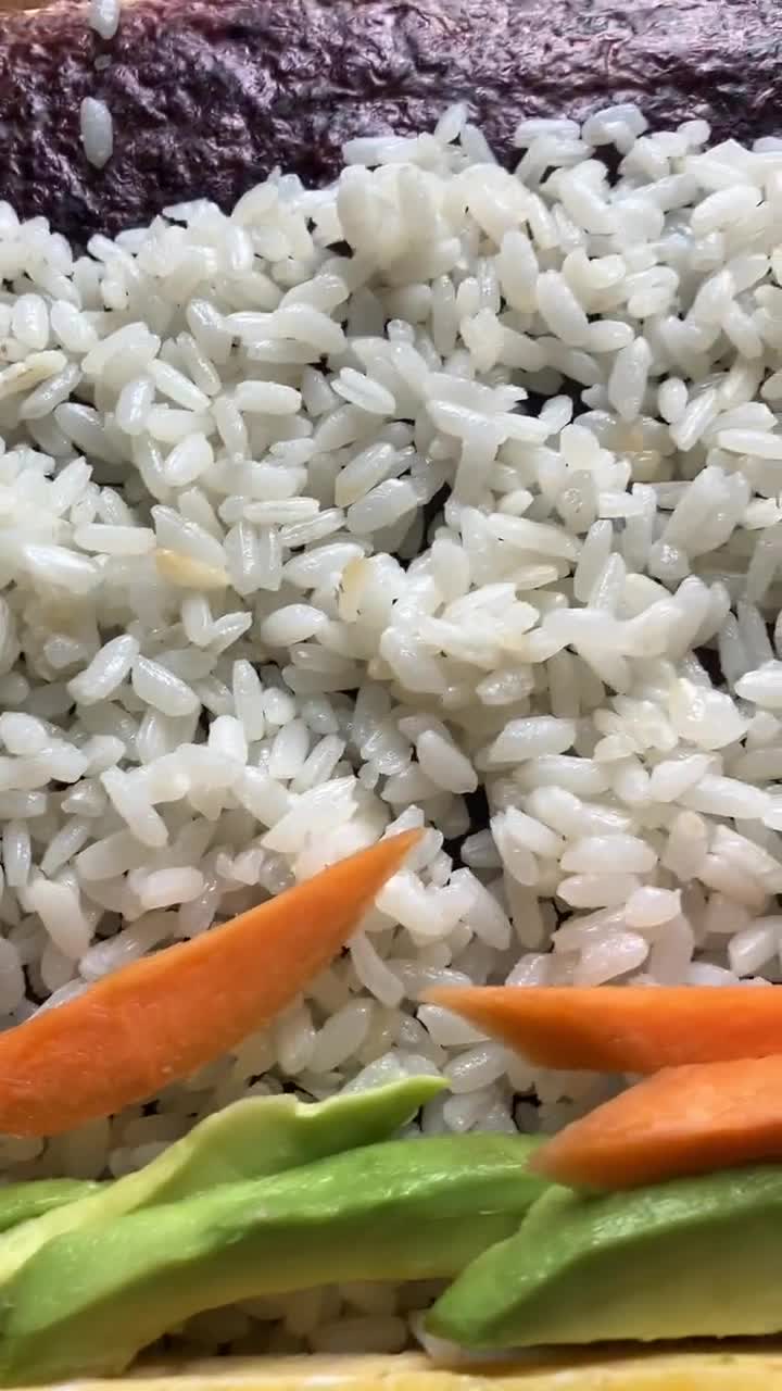 Foto del paso 8 de la receta: Sushi de salmón y verduritas (kaisen maki)
