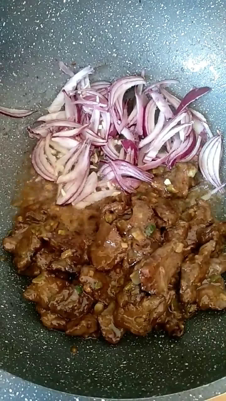 Asiatisch gebratenes Rindfleisch mit Brokkoli aus dem Wok 🏮 Rezeptschritt 5 Foto