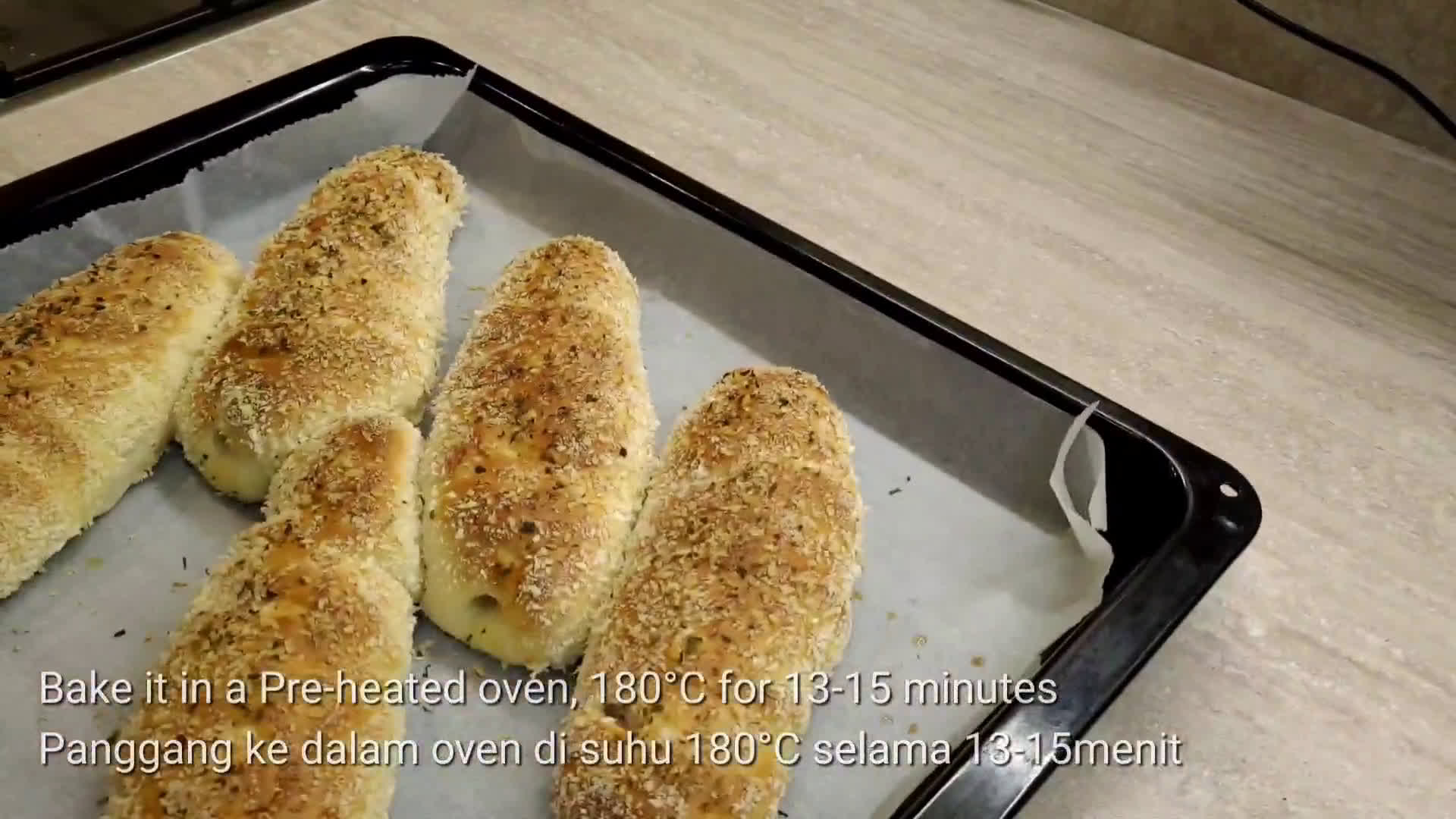 Foto langkah ke 5 dari resep Sausage Roll Bread.