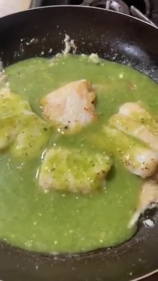 Foto del paso 3 de la receta: Lenguado en salsa verde de Tomate