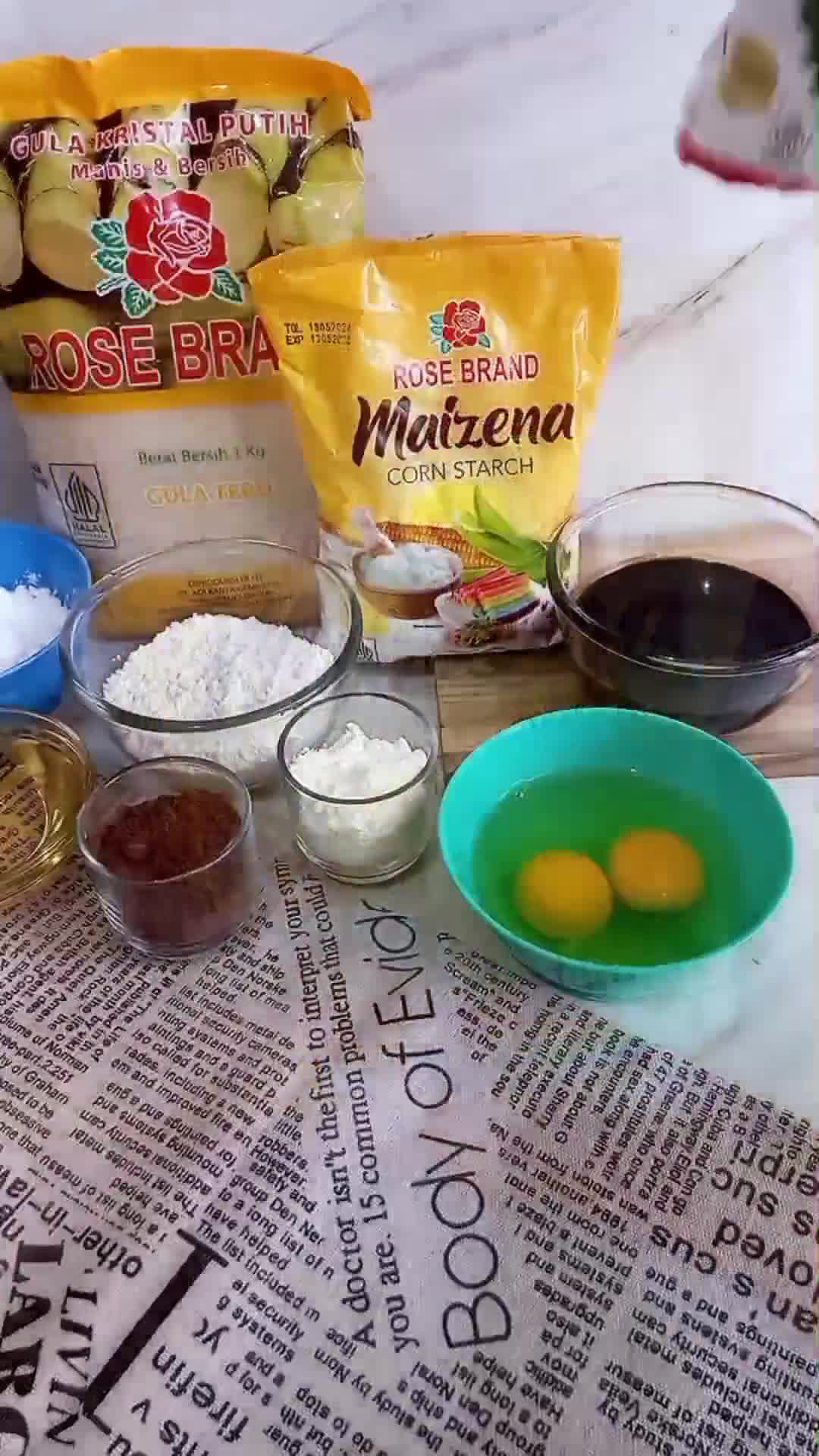 Foto langkah ke 1 dari resep Cake Ketagih Tanpa Terigu, no mixer no oven.