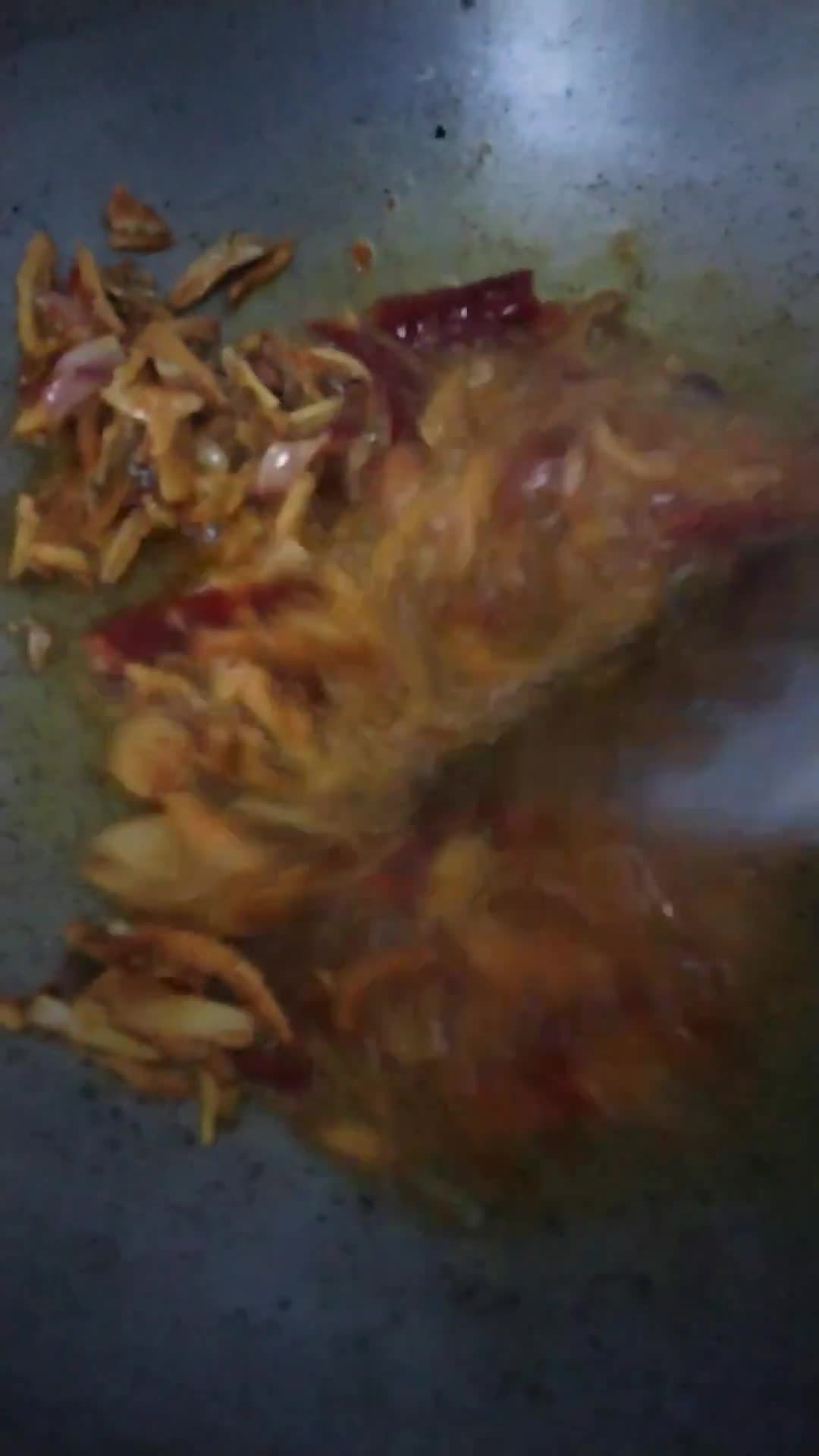 Gambar langkah 1 resipi Nasi goreng cabai kering.