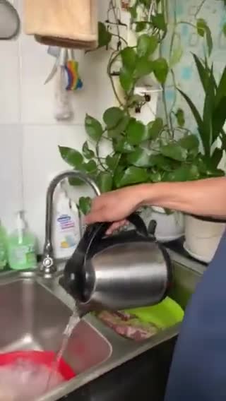 Hình bước làm 1 của món Bún bò giò heo