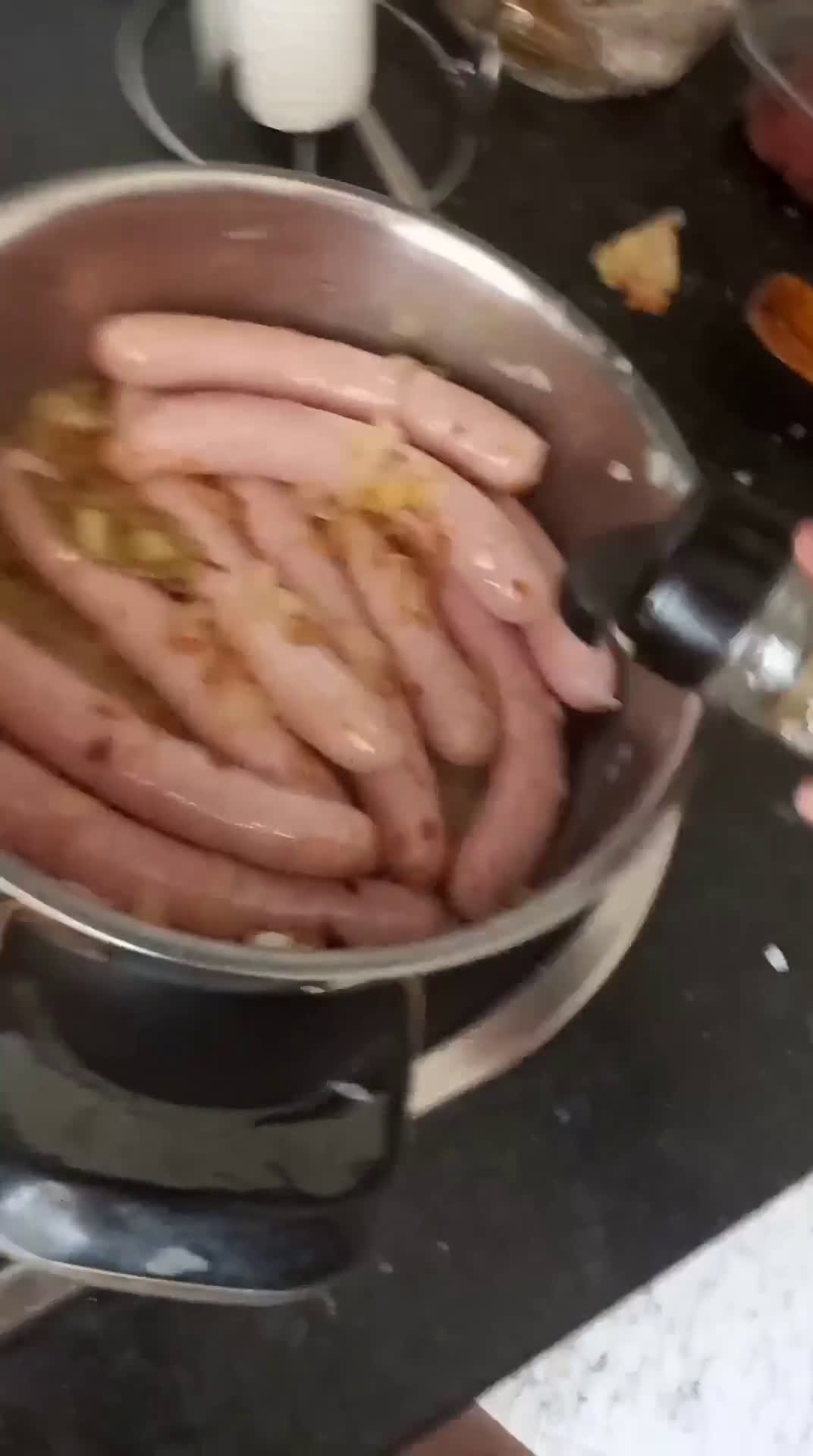 Foto del paso 3 de la receta: Salchichas al vino (receta de mi madre)