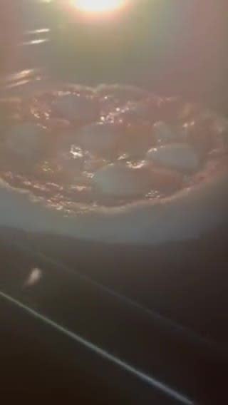 Foto del paso 4 de la receta: Pizza Napolitana Margarita, con masa congelada #ThinkingFoods