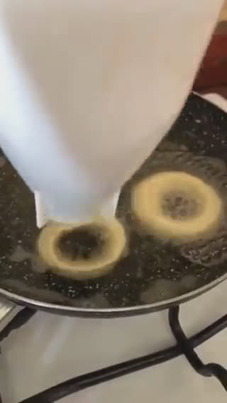 صورة لخطوة 5 من وصفة ميني دوناتس 🍩