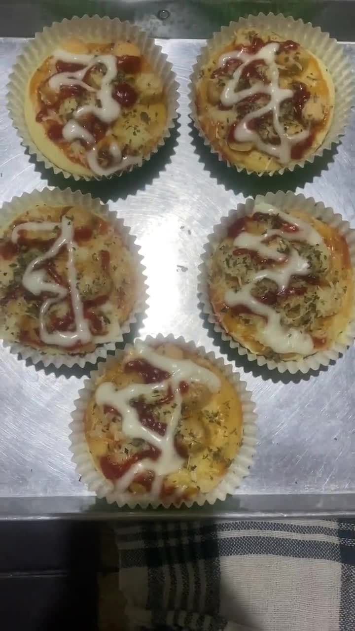 Foto langkah ke 7 dari resep Mini Pizza Empuk.