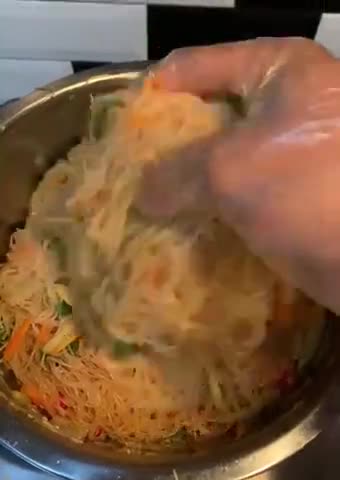Foto langkah ke 5 dari resep Salad Bihun Simple.