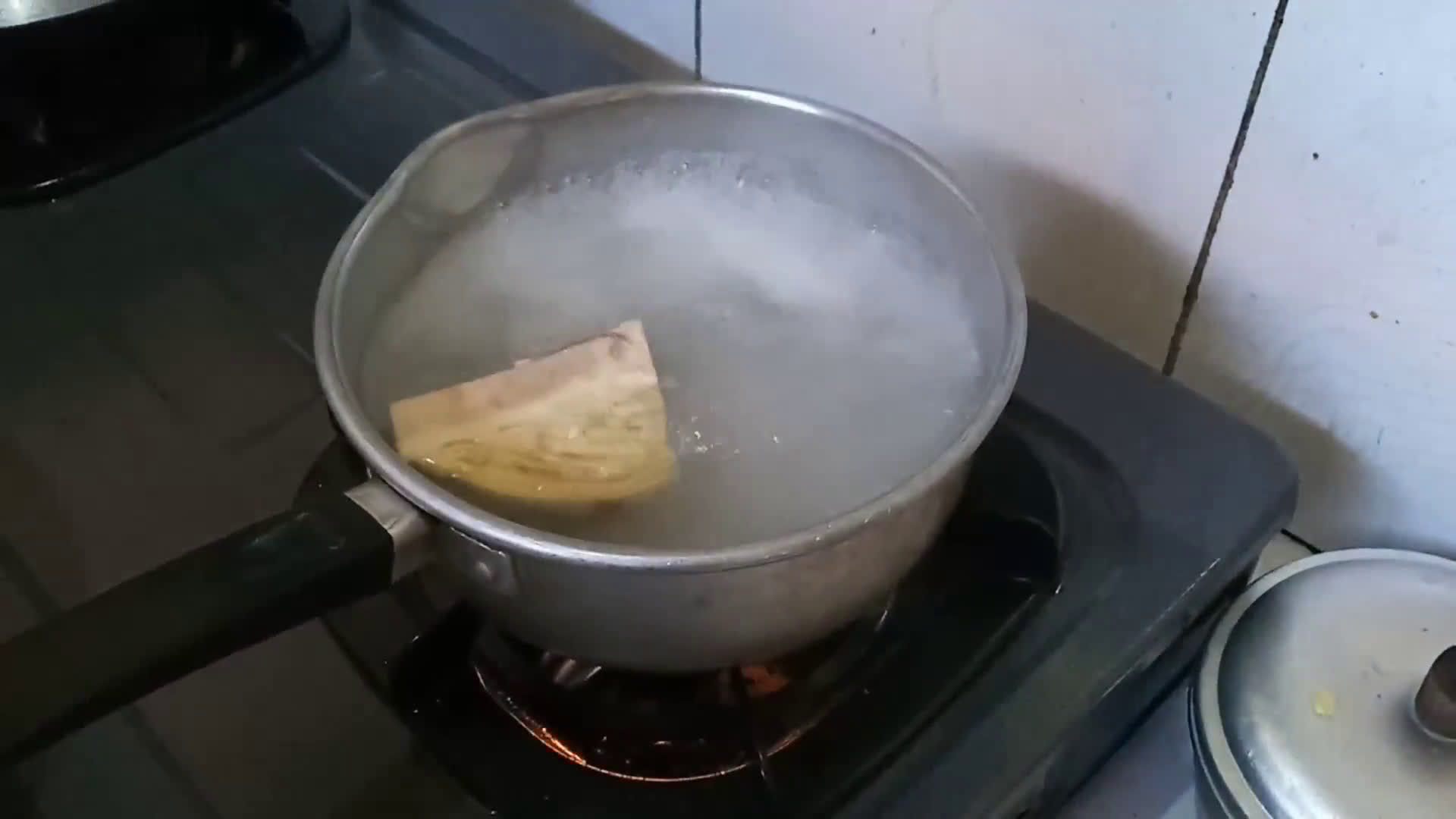 Foto langkah ke 2 dari resep Sayur jantung pisang/ jukut pusuh khas Bali.