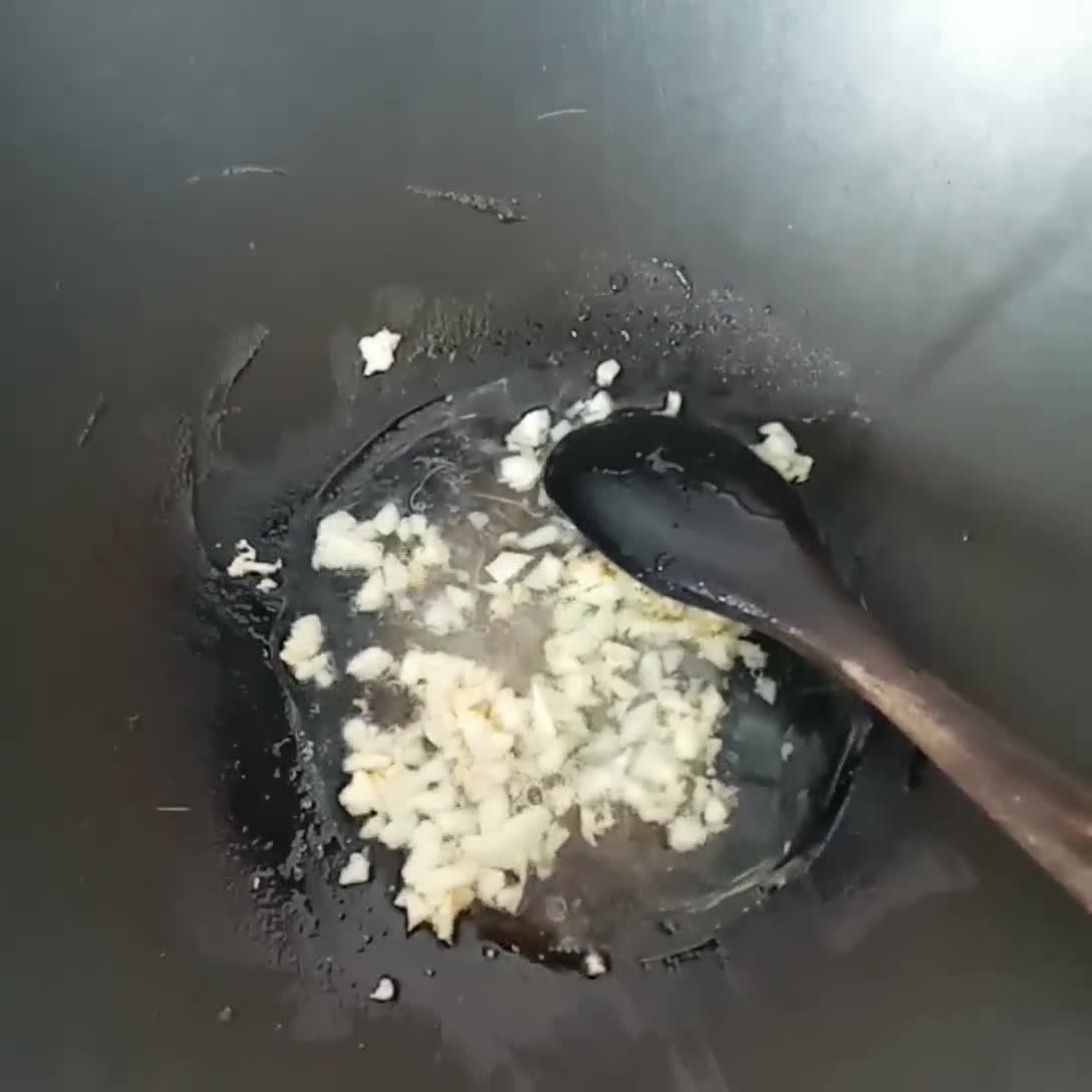 Foto langkah ke 2 dari resep Tumis Bayam Saus Tiram.