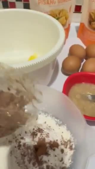 Foto langkah ke 4 dari resep Banana Brownies Gluten Free.