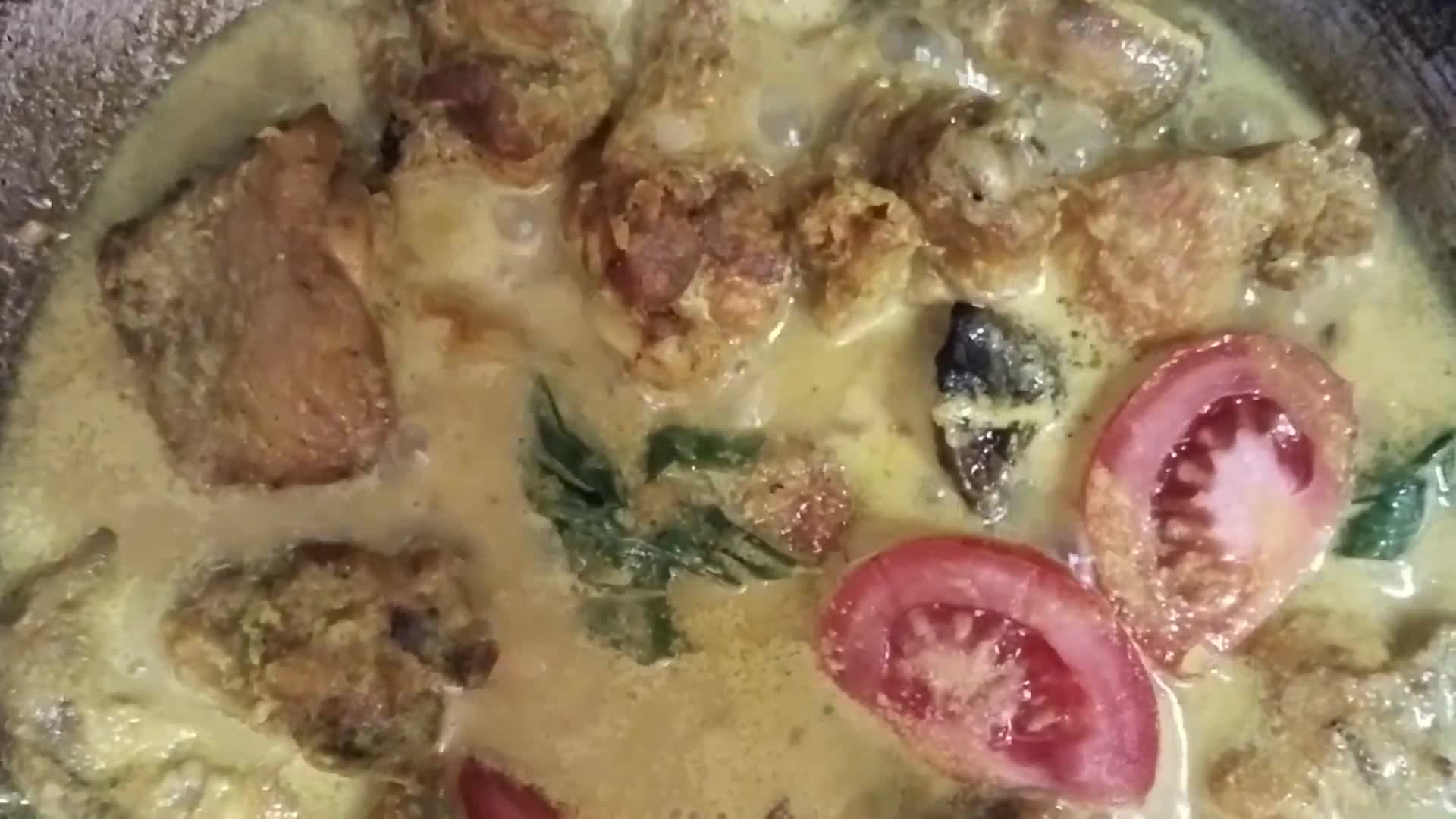 Gambar langkah 4 resipi Masak lemak ayam goreng.