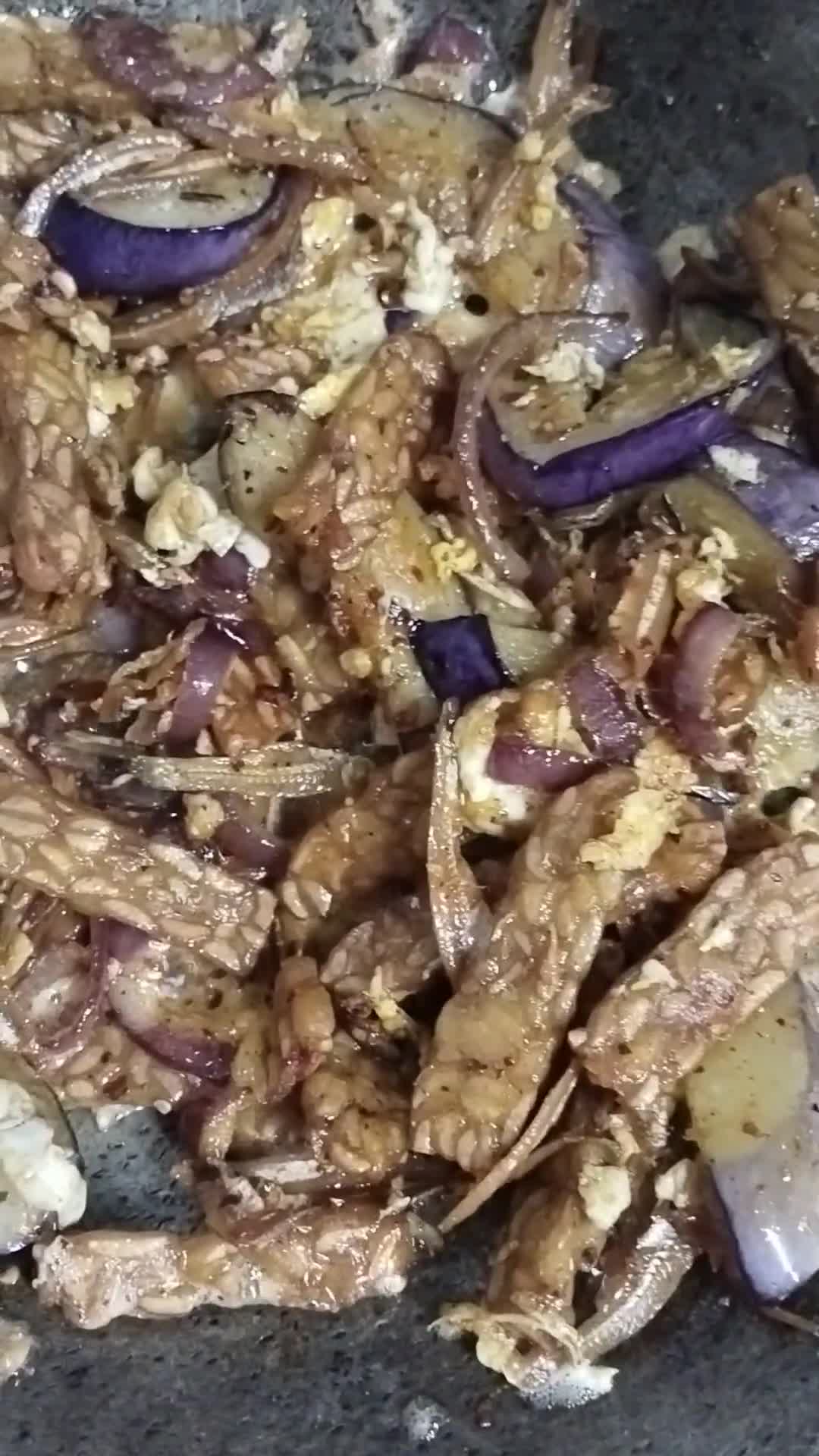 Gambar langkah 5 resipi Tempe goreng campur.