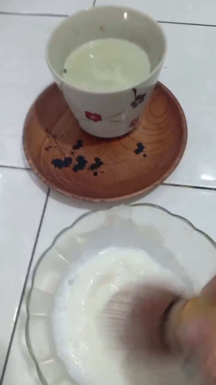 Foto langkah ke 4 dari resep Hot Matcha Latte 🍵.