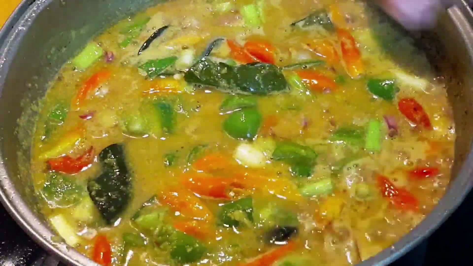 Foto langkah ke 3 dari resep Ikan gurame bumbu kuning.