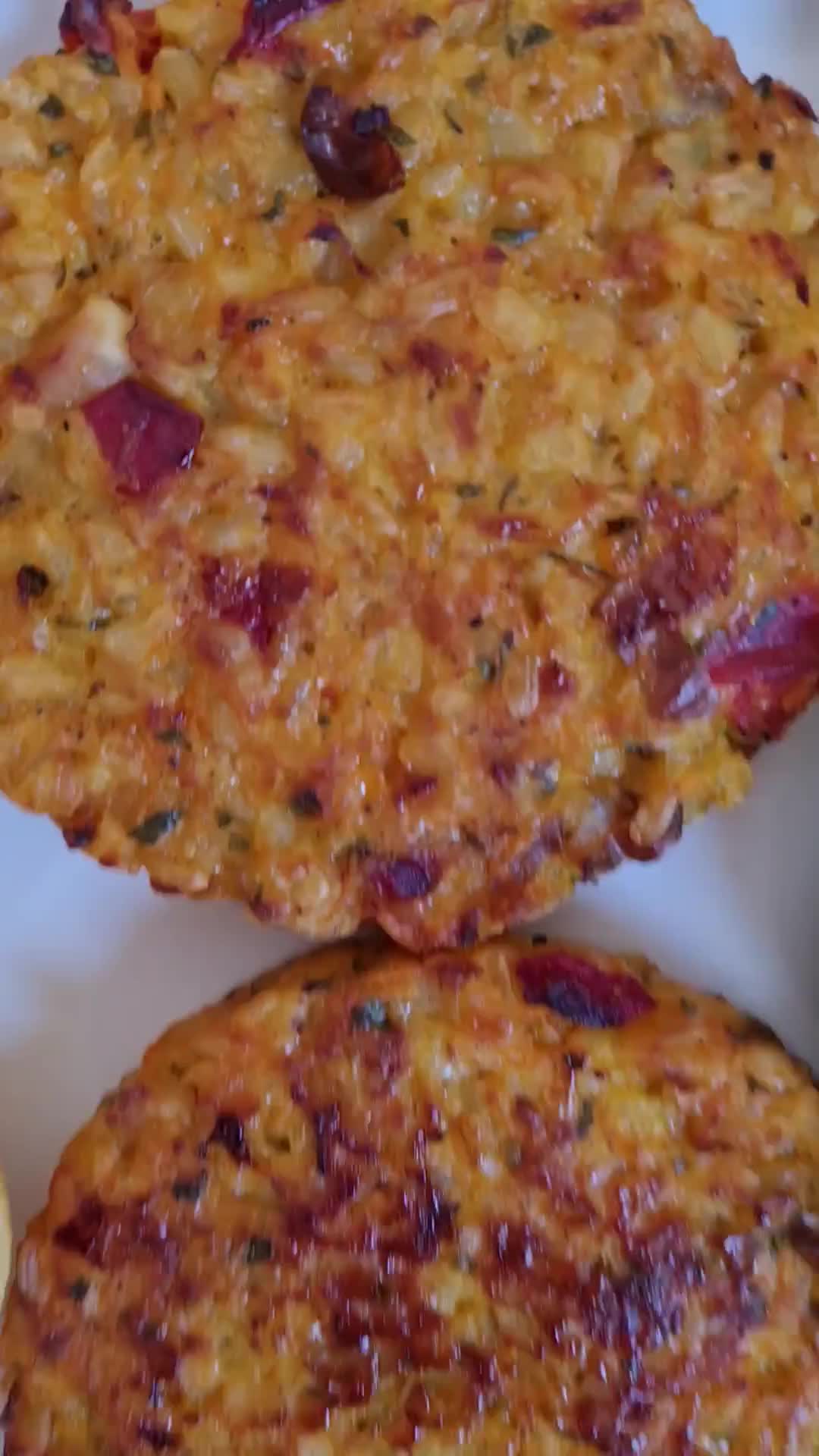 Foto del paso 5 de la receta: Hamburguesas de arroz yamaní, jengibre fresco y almendras 🍚🥚🧀 Veggie burger 🍔