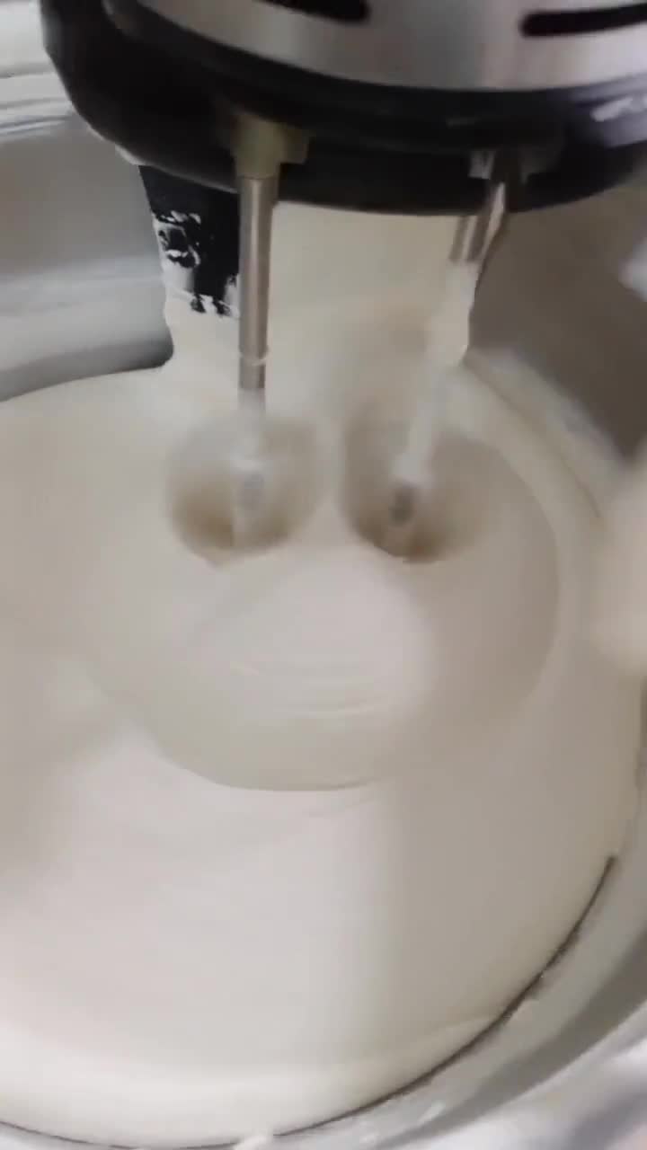 Foto langkah ke 3 dari resep Bolu Kukus Mekar Zebra.