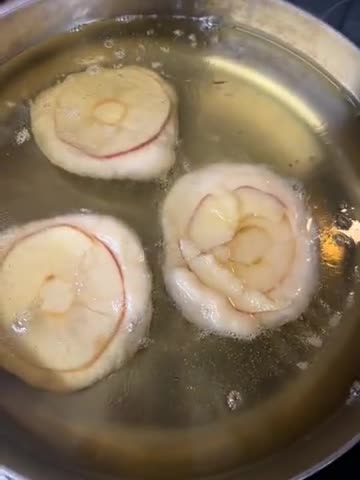 Une image de l'étape 6 de Beignets aux pommes au petit lait.