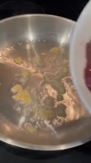 A picture of step 4 of Beef liver with grilled onions.