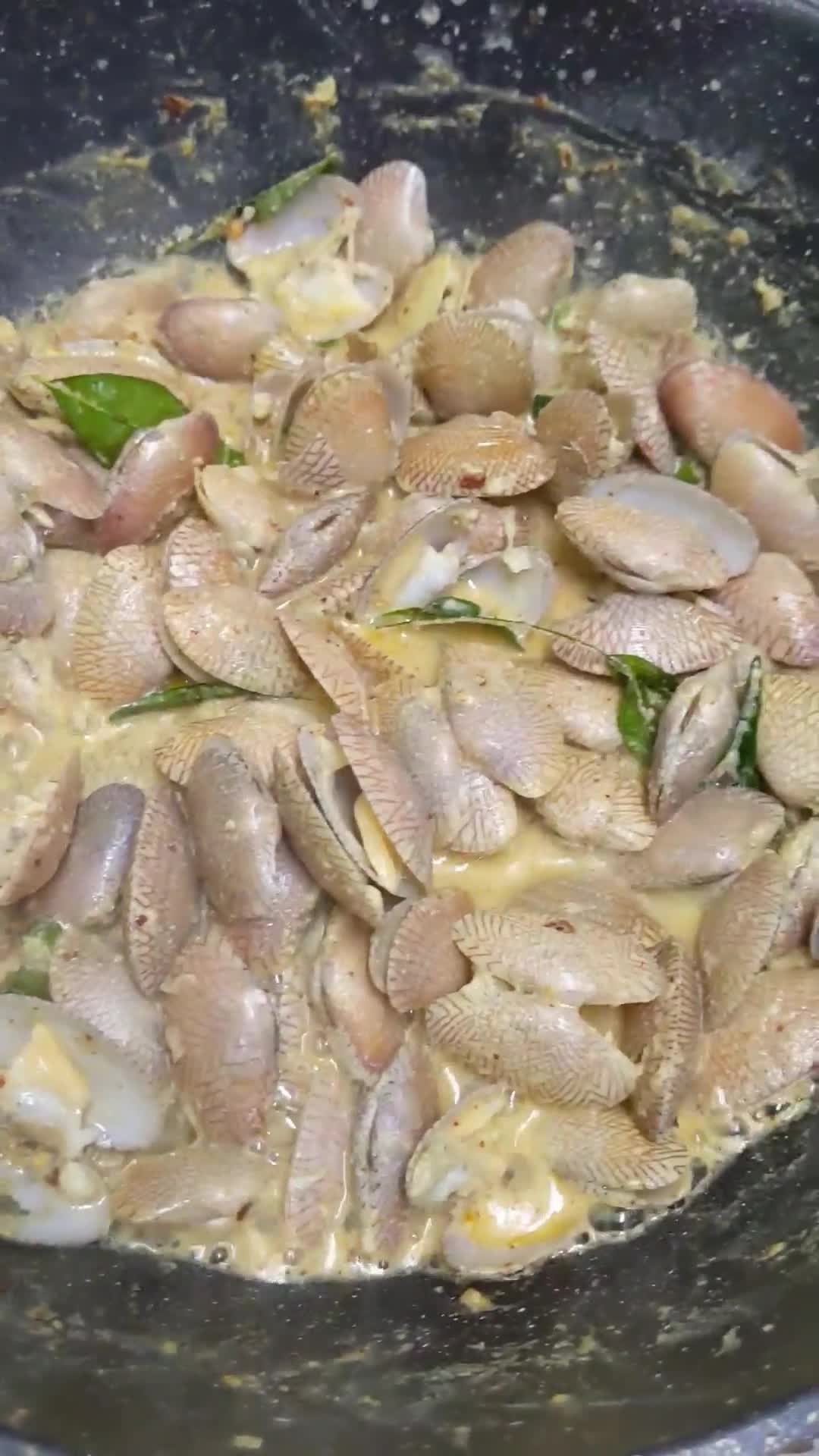 Gambar langkah 4 resipi Kepah Salted egg.