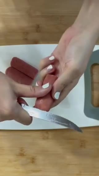 Foto del paso 1 de la receta: Mini hot dogs de dedos de bruja