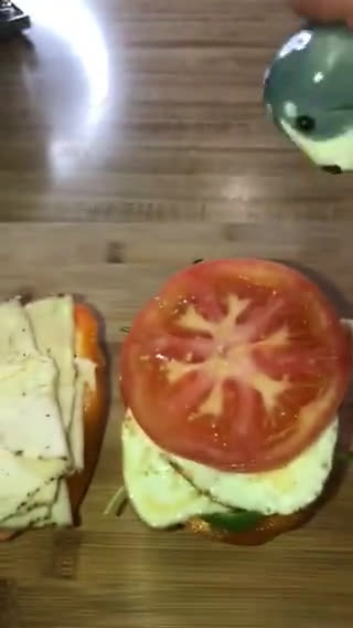 Foto del paso 4 de la receta: Sándwich de bell peppers con huevos estrellados