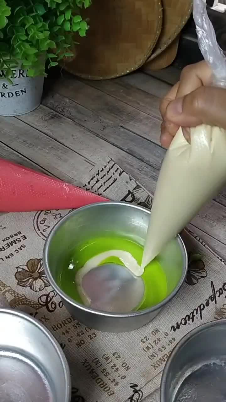 Gambar langkah 5 resipi Apam tembikai inti coklat.