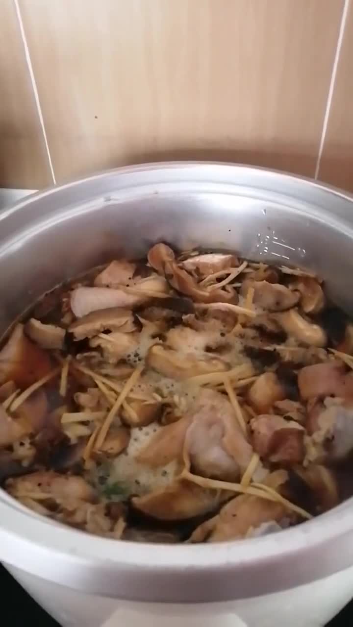 Gambar langkah 4 resipi Claypot chicken rice rice cooker.