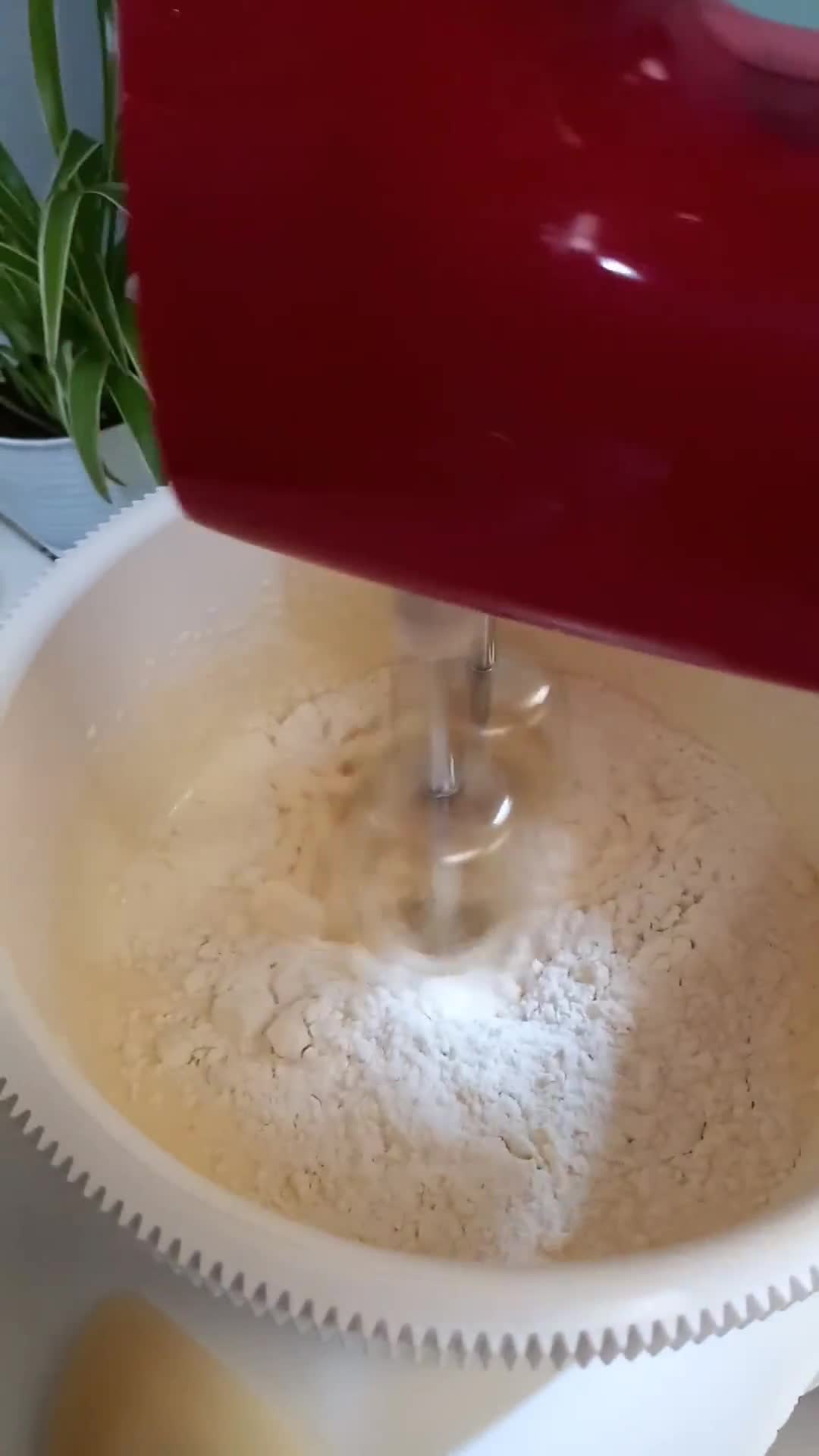 Foto langkah ke 2 dari resep Bolu Kukus Labu Kuning.