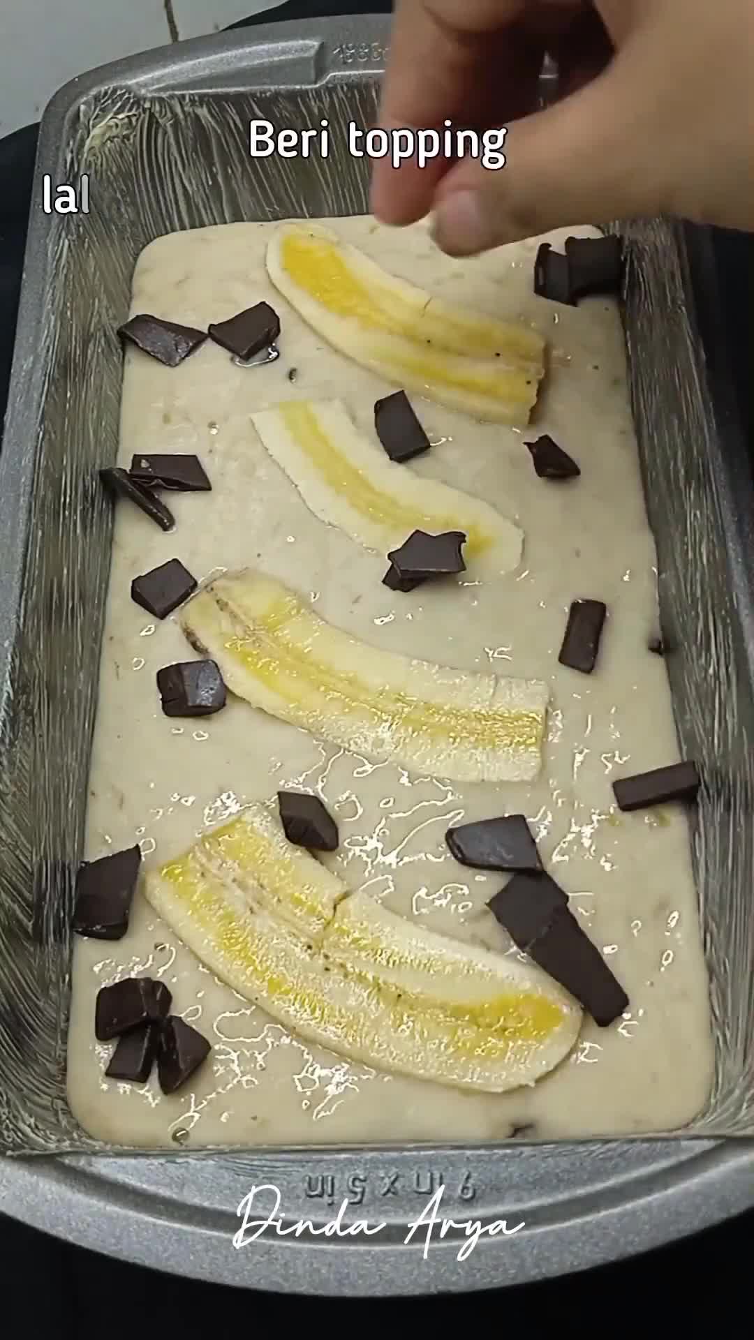 Foto langkah ke 4 dari resep Bolu Pisang Putih Telur Panggang.