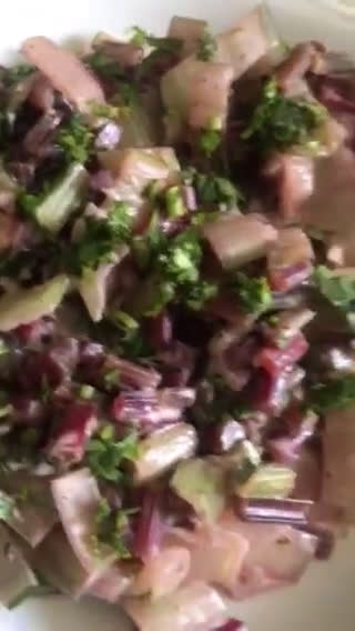 Foto del paso 2 de la receta: Guarnición de tallos de acelga y betarraga