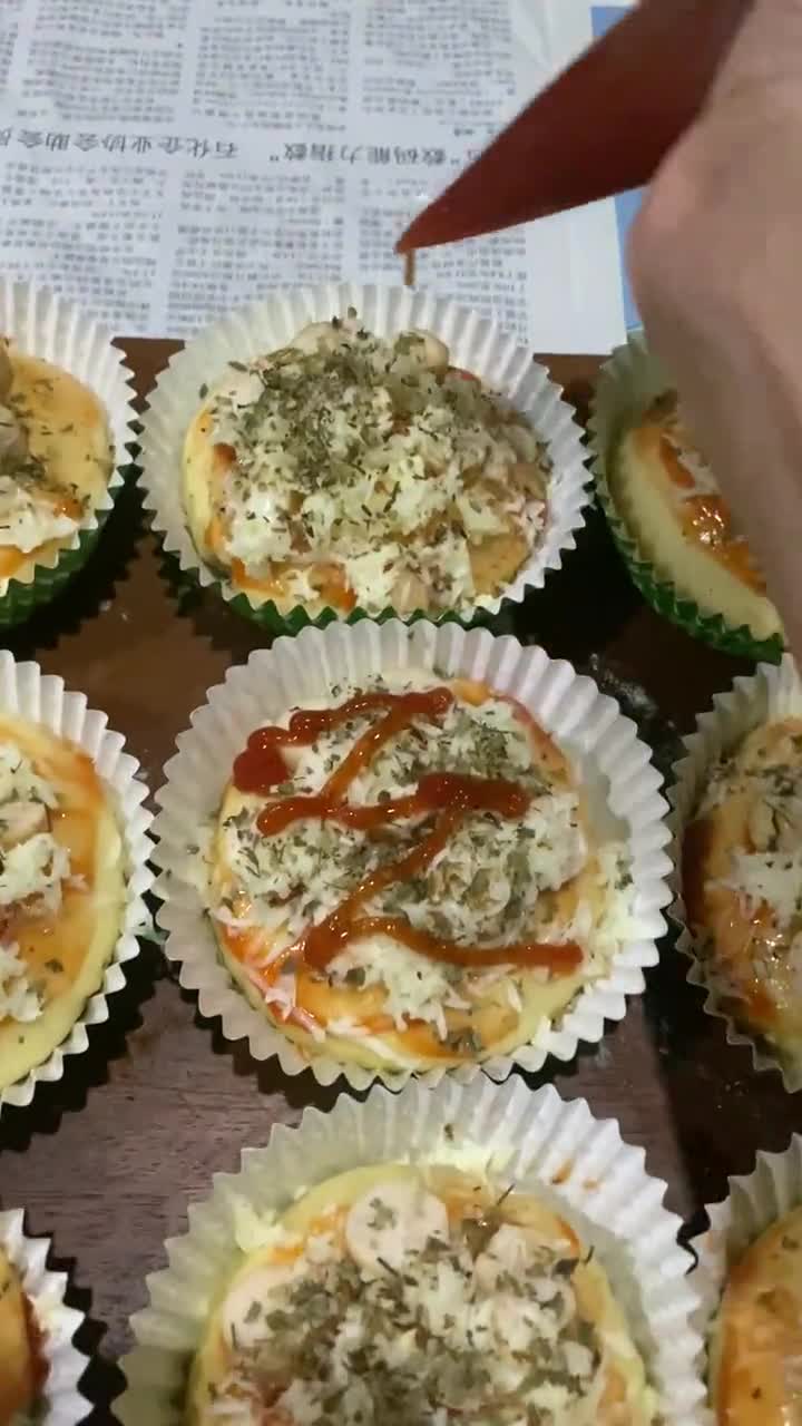 Foto langkah ke 5 dari resep Mini Pizza Empuk.
