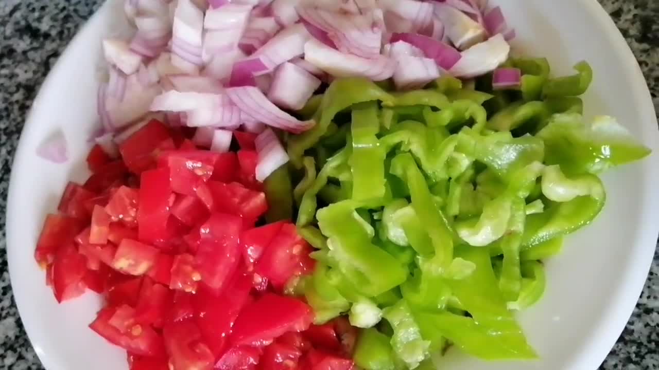 صورة لخطوة 3 من وصفة شاورما الاستيك بالخضار👌