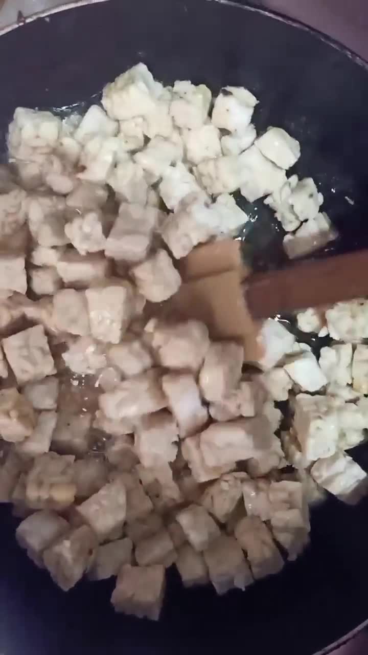 Foto langkah ke 1 dari resep Oseng Tempe Kuah Santan.