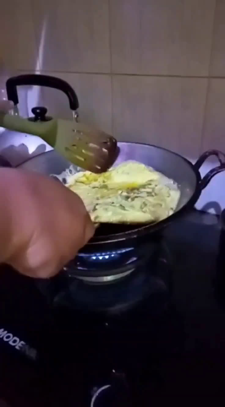 Foto langkah ke 3 dari resep Telur Dadar Sederhana.
